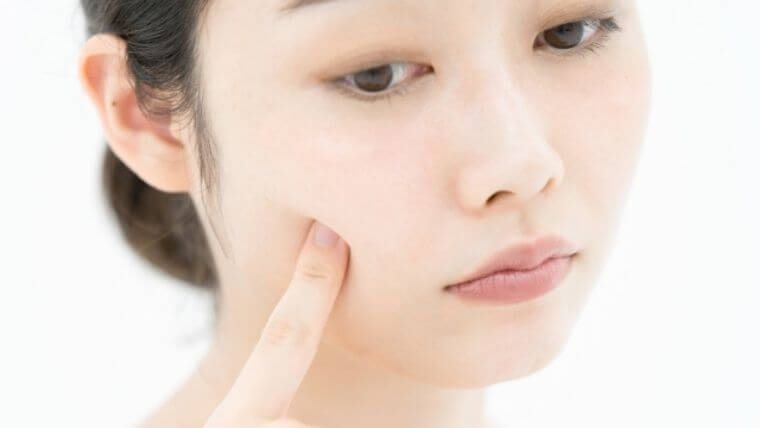 洗顔後のすすぎ回数が少ないと起こる肌トラブル
